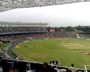 DC vs RCB IPL 2026: भुवी-हेज़लवुड के तूफान ने 4 ओवर में दिल्ली को 9/6 पर समेट दिया