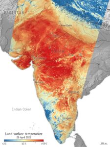 India Heatwave 2026: 98 शहरों के साथ देश तंदूर बना, IMD का Orange Alert, स्कूल बंद!