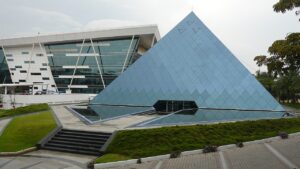 Infosys Share Price Shocking Crash: Q4 FY26 Profit 21% Upar, Par Stock 4% Neeche — Kyun?