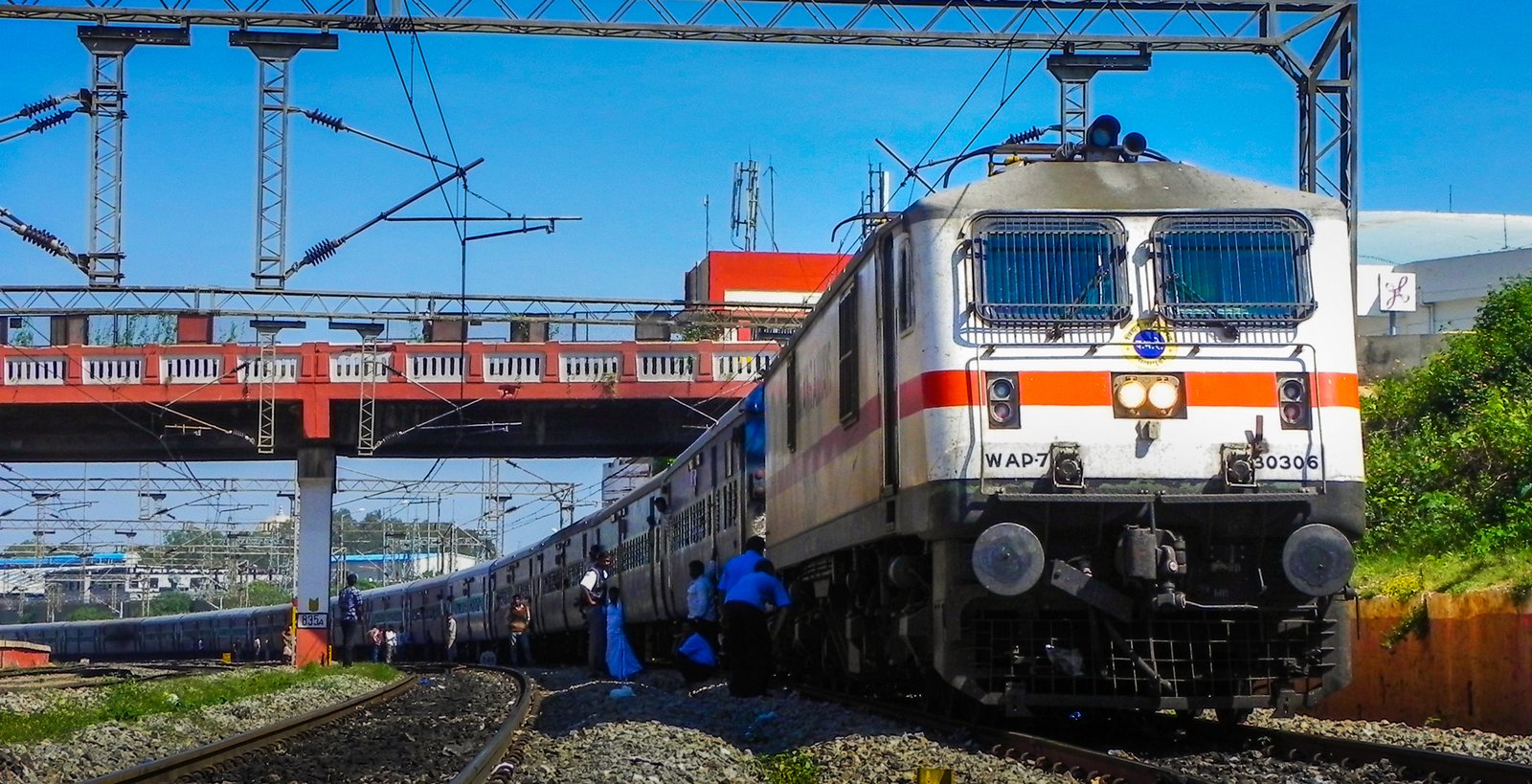 Kiul Jhajha Third Rail Line 962 Crore — Indian Railways train on Howrah Delhi corridor Bihar