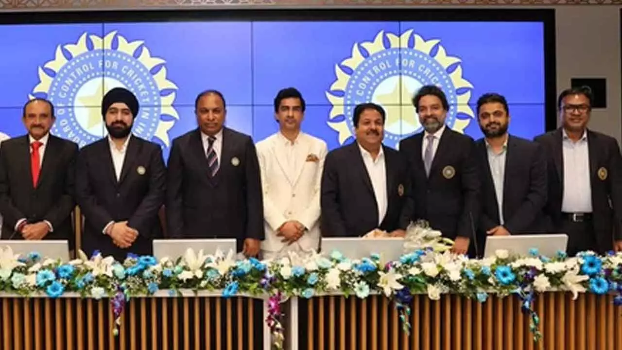 Mithun Manhas BCCI President ke saath BCCI ke naye padadhikari 94vi AGM mein